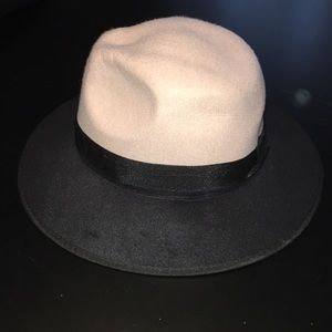 Black/beige hat